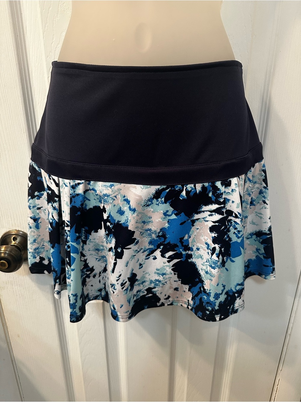 Callaway Black Waistband Blue, White, Black Print Skater Golf Skort